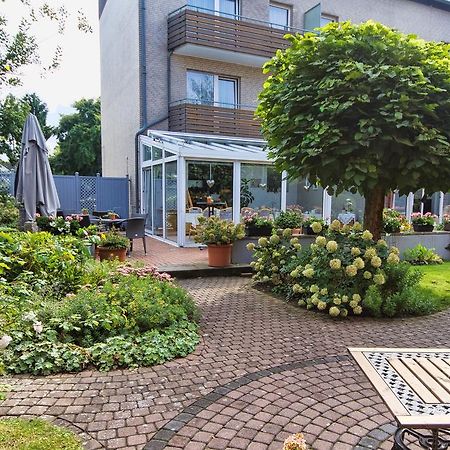 Airport Hotel Karsten Keulen Buitenkant foto