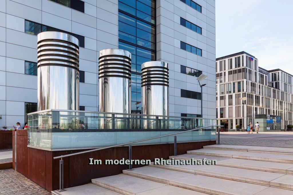 Airport Hotel Karsten Keulen Buitenkant foto
