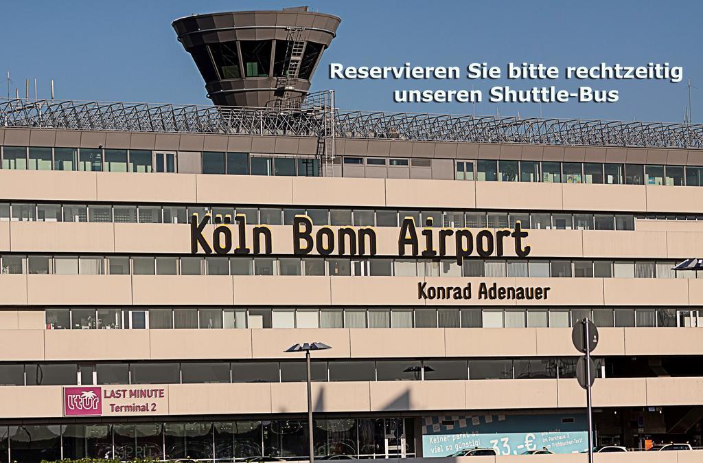 Airport Hotel Karsten Keulen Buitenkant foto